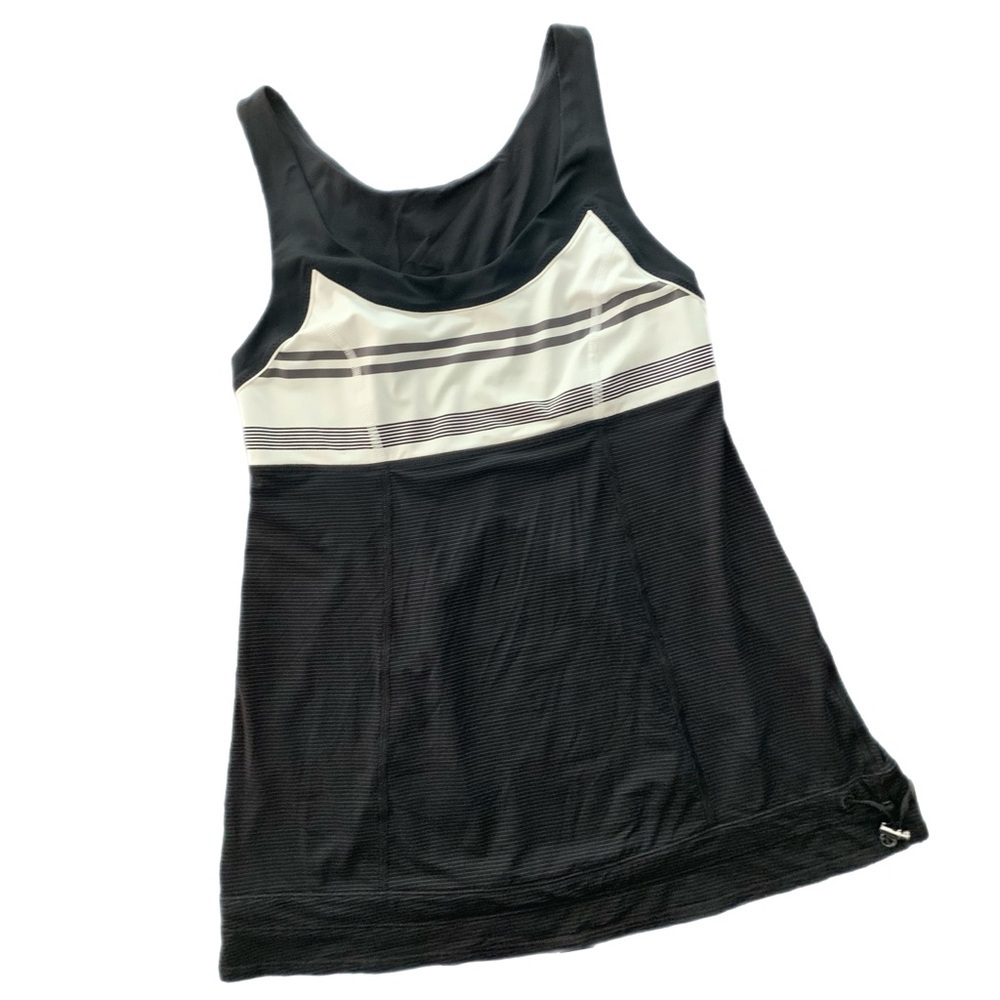 Lululemon Run: Ta Ta Topper
Black / Groovy Stripe Nimbus